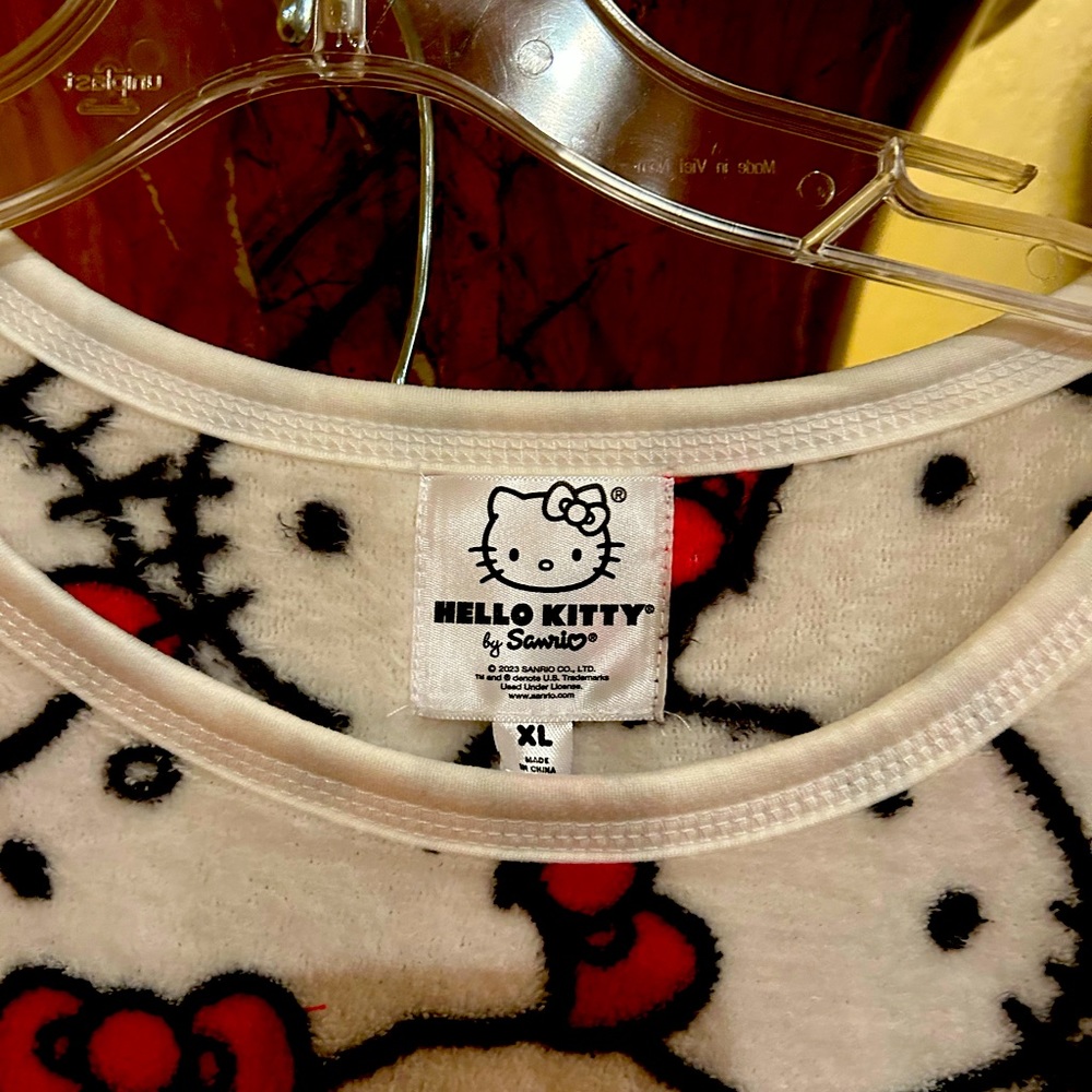 Hello Kitty Ladies Pajamas Sz XL.    New With Tags